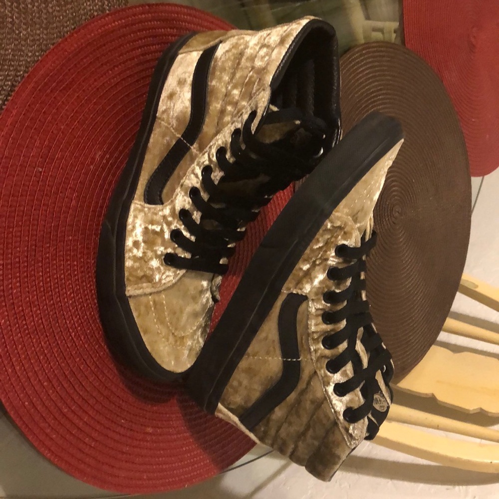 Vans - Picture 1 of 2